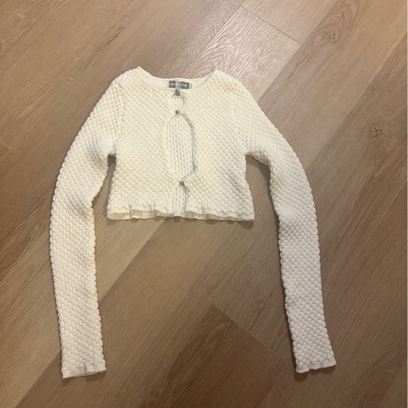 Urban Outfitters White Crop-top bubble knit - Piper Textured Keyhole Sweater - Picture 3 of 6